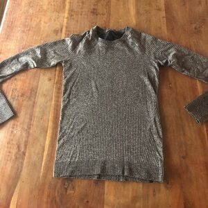 lululemon athletica Shirt Athletic Crewneck lightweight Knit Top